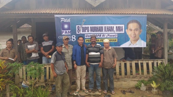 Dipo bersama sejumlah tokoh masyarakat usai menggelar silaturhami. Foto : Ist