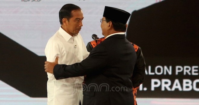 Jokowi dan Prabowo saat debat capres. Foto : Ricardo / JPNN