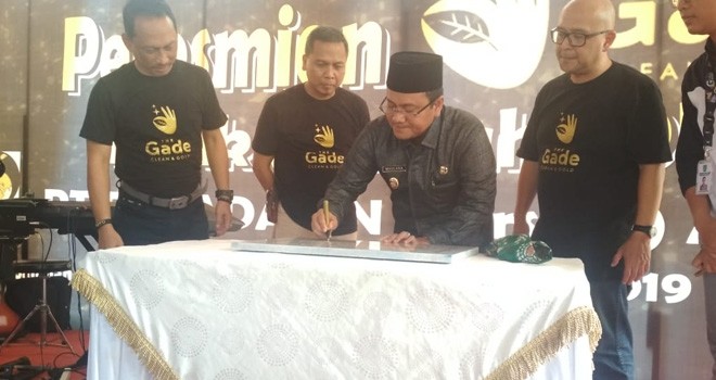 Peresmian Bank Sampah Dream, Masyarakat memilah sampah dan menjadikannya tabungan emas. Foto : Ist