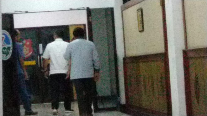 Masuk ke Ruangan Pemeriksaan KPK, Dua Anggota Dewan Jambi ini Bungkam. Foto : Ist