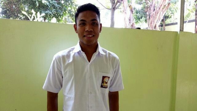 Lalu Muhammad Zohri mengikuti Ujian Nasional di SMA 116 Olahraga Ragunan. Zohri mengungkapkan perasaannya ikut UN kepada JawaPos.com (Isa Bustomi/JawaPos.com)