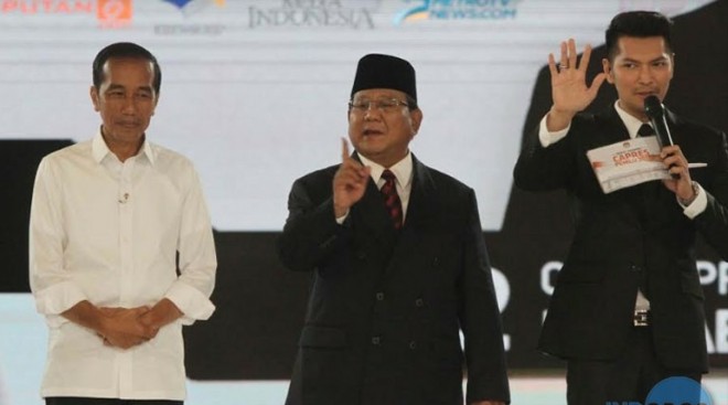 Capres Joko Widodo dan Prabowo Subianto mengikuti Debat Pilpres Keempat di Hotel Shangri La, Jakarta, Sabtu (30/3/2019). Foto: Charlie Lopulua/INDOPOS