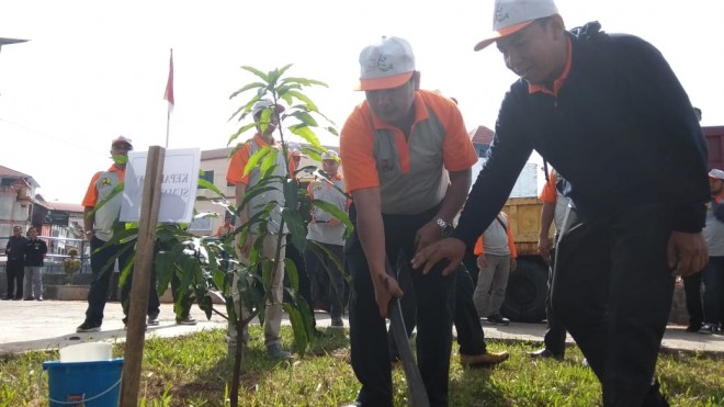 Hari Air Dunia, BWSS VI Gelar Aksi Penanaman Pohon dan Bersih Sungai. Foto : Ist