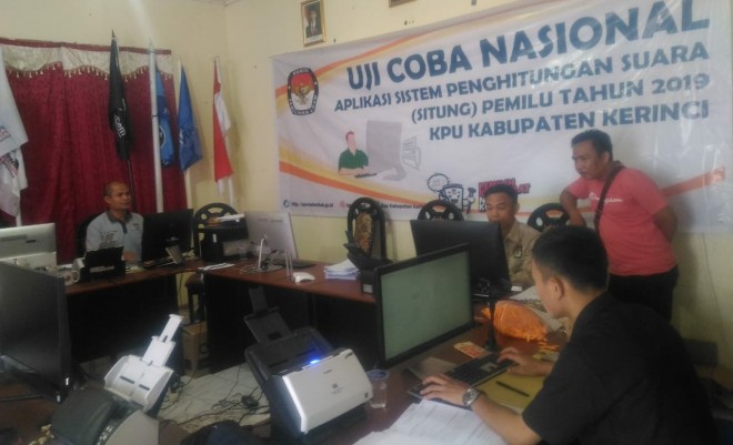KPU Kerinci Mulai Uji Coba Aplikasi Situng Tahap 2. Foto : Gusnadi / Jambiupdate
