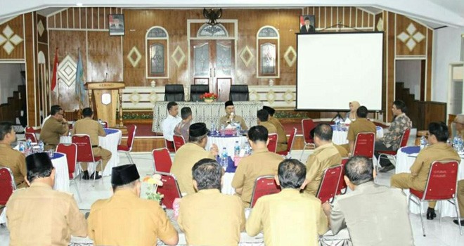 Bupati Kerinci Adirozal, saat menghadiri auti BPK RI perwakilan Jambi pada audit pelaksanaan anggaran Tahun 2018 di Kerinci, Senin (01/04/2019) kemarin. Foto : Gusnadi / Jambiupdate