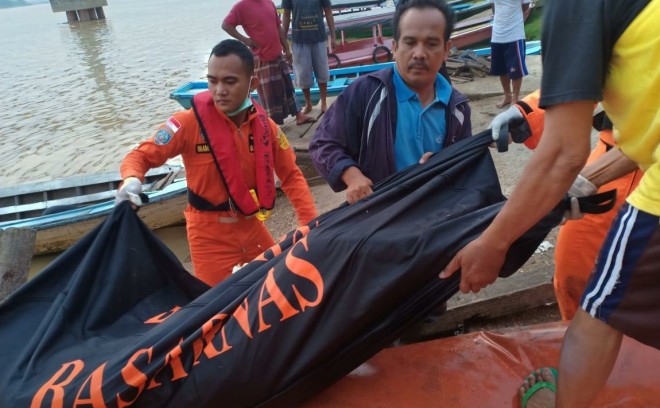 Mayat Tanpa Identitas Ditemukan Mengapung di Sungai Batanghari. Foto : Ist