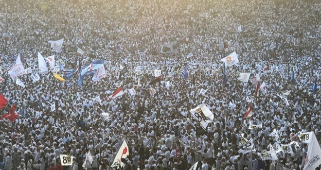  Kampanye akbar Prabowo Subianto - Sandiaga Uno sedang berlangsung di Stadion Utama Gelora Bung Karno (SUGBK) Jakarta, Minggu (7/4) pagi.Foto :Elfanny / JPNN