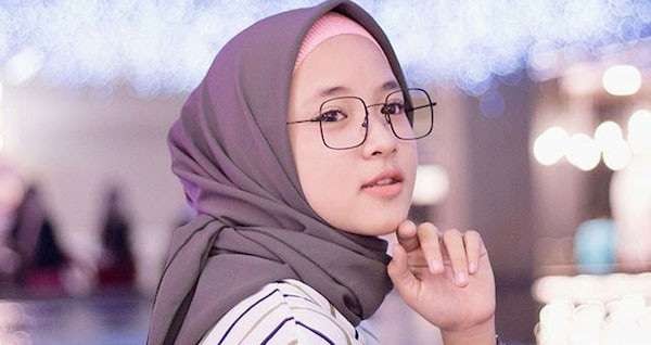 Vokalis grup gambus, Nissa Sabyan. 