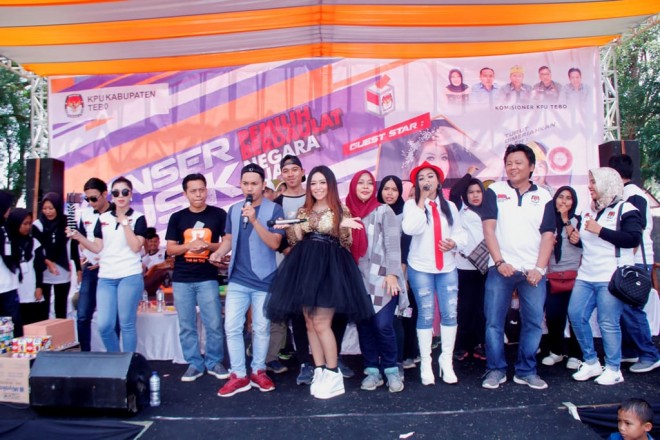 Ribuan Masyarakat Antusias Ikuti Pemilu Run dan Konser Musik KPU Tebo 2019. Foto : Ist