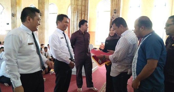 Bupati Serahkan 96 SK CPNS Tanjabtim. Foto Ist
