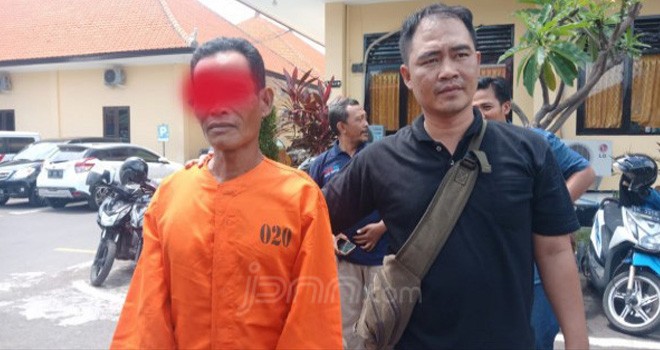 Cening pelaku pencabulan saat diamankan Polisi. Foto : JPNN