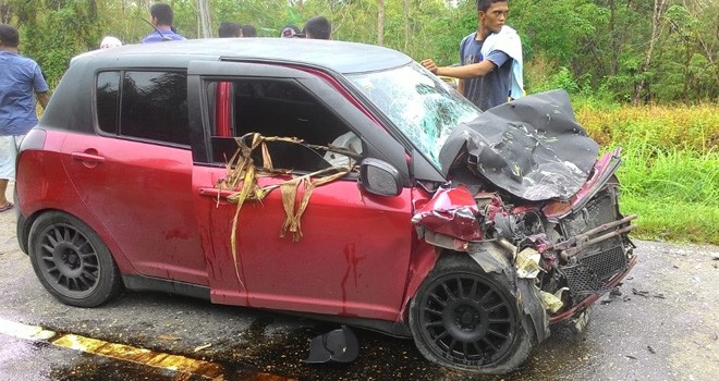 Laka Lantas yang terjadi diKabupaten Sarolangun. Akibat kecelakaan, pengemudi mobil Suzuki Swift meninggal dunia. Foto : Ist