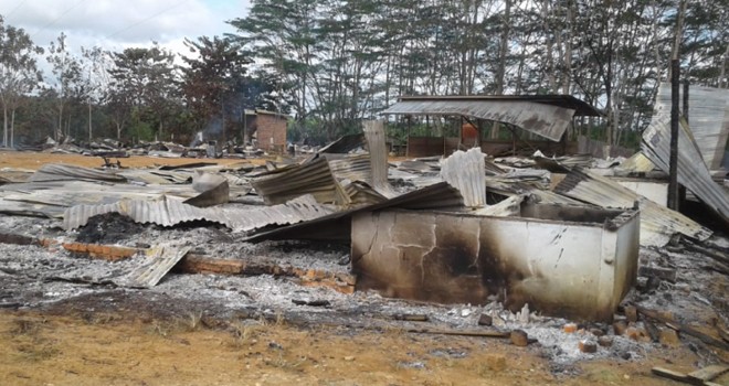 Puing puing sisa kebakaran perumahan karyawan PT. Samhutani. Foto : Ist