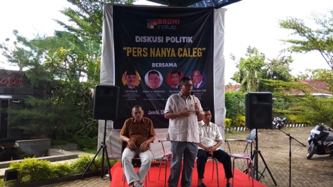 Kemas Faried Alfarelly.