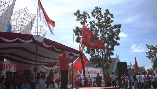 Kampanye dan Apel Siaga Akbar PDI Perjuangan di Halaman GOR Kotabaru, Sabtu (13/4).