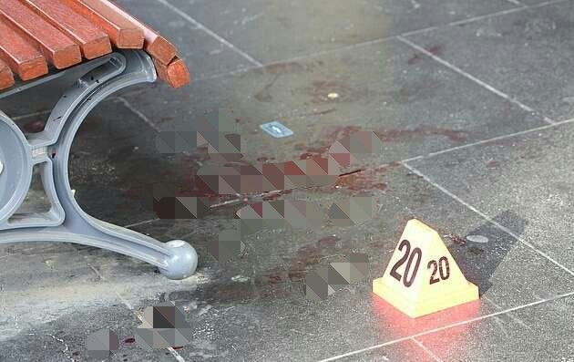 Polisi mengatakan, empat pria korban penembakan dibawa ke rumah sakit, dua dalam kondisi kritis setelah beberapa orang ditembak di luar klub Love Machine di pinggiran Kota Prahran (Daily Mail Australia)