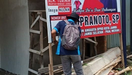 Bilboard Caleg di Kota Jambi Masih Ada yang Terpasang. Foto : Ist