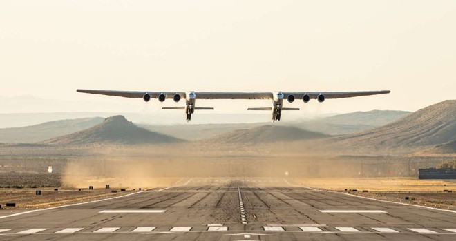 Pesawat terbesar sepanjang sejarah manusia. Foto : www.stratolaunch.com