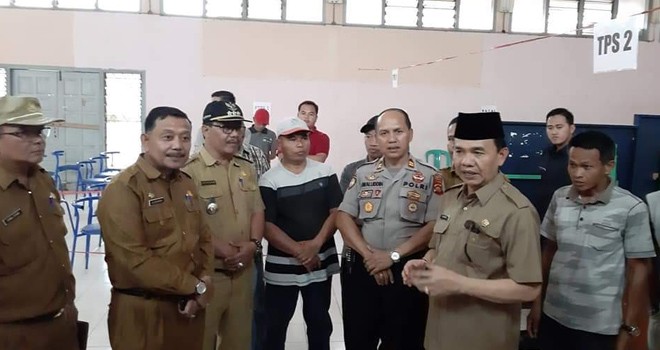 Bupati Kerinci Pantau Sejumlah TPS di Kerinci. Foto : Gusnadi / Jambiupdate