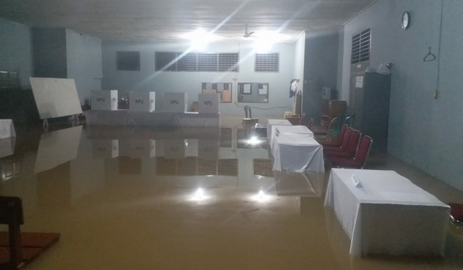 Pemungutan suara di lima TPS lapas tertunda akibat banjir.