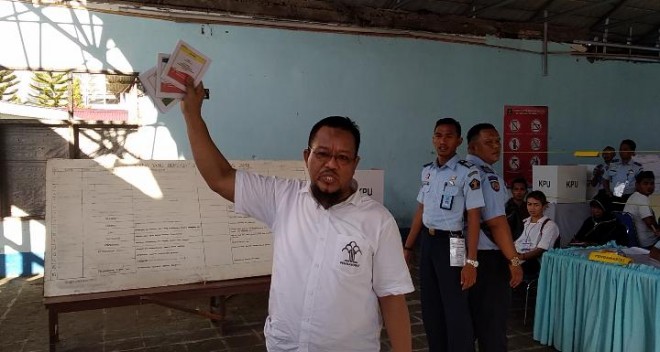 Supriono mantan anggota DPRD provinsi Jambi, dirinya naik pitam saat tahu bahwa suara suara untuk Paslon presiden telah hanis, pasalnya dia sendiri belum mengunakan hak suaranya. 