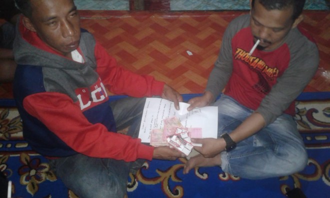 Dua Orang Timses Caleg saat Diamankan. Foto : Hadinata / Jambiupdate