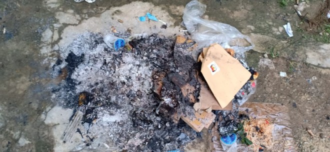 Kotak dan surat suara yang dibakar di Sungai Penuh.