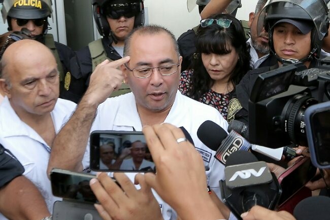 Tim dokter menjelaskan kondisi Alan Garcia yang kritis dan akhirnya tewas di rumah sakit. Foto: AFP