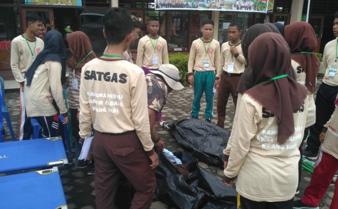 Satgas Pramuka Peduli Kwarcab Batanghari Gelar Diksar Penyelamatan Korban Banjir. Foto : Ist