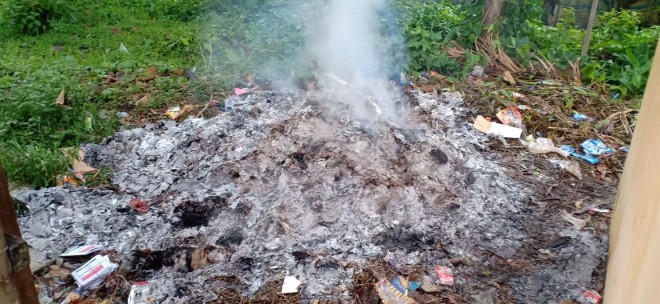 Kotak dan surat suara yang dibakar di Sungai Penuh