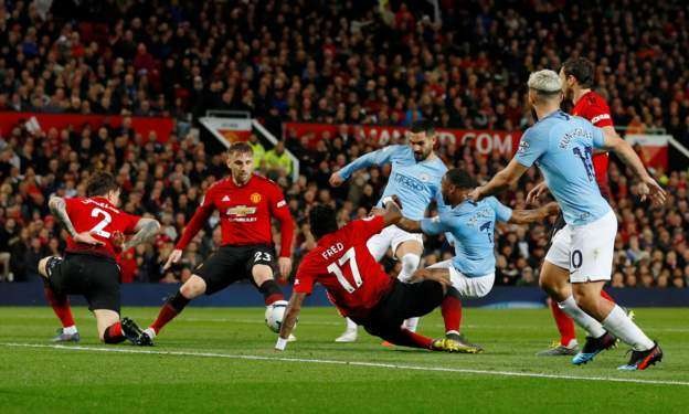 Manchester City memenangi derby Manchester/Reuters