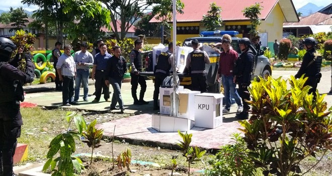 Barang bukti kotak dan surat suara tiga TPS di Desa Koto Padang yang dibakar saat sampai di Mapolda Jambi beberapa waktu lalu. Foto : Dok Jambiupdate