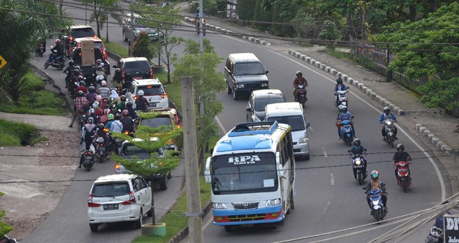 Jalan Pattimura sudah dilebarkan sejak beberapa tahun lalu. Masih ada beberapa titik yang belum dilebarkan karena pemilik tanah meminta ganti rugi pembebasan lahan.