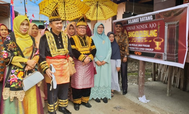 Bupati dan Wabup Kerinci Dianugerahi Gelar Sko dari Tigo Lurah Semurup.