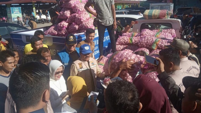 Dirjen PEN dan Satgas Pangan Ketika Menggelar Operasi Pangan Bawang putih 