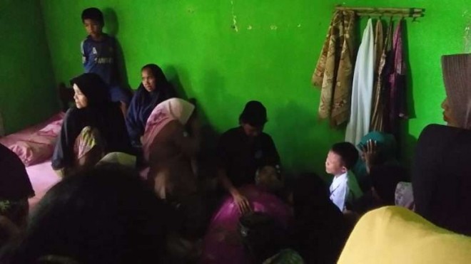 Suasana rumah duka Suharni di Desa Salassae, Kecamatan Bulukumpa, Selasa 30 April.