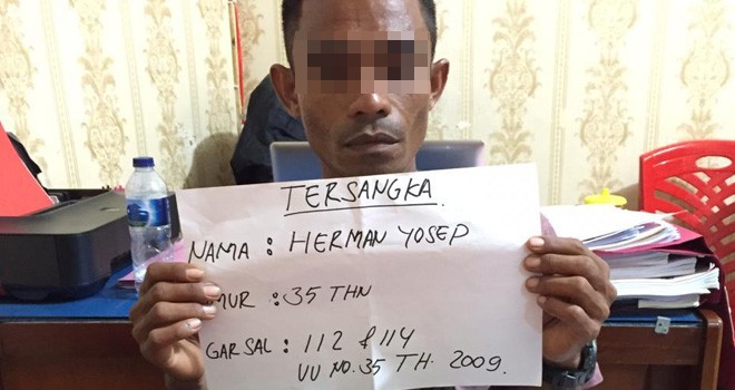 Herman, tersangkan kasus kepemilikan sabu seberat 0,45 gram yang dimankan dari kamar kostnya. Foto : Ist