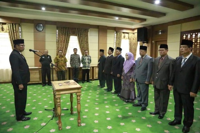 Sekda Munasri Lantik 6 Pejabat Eselon II.