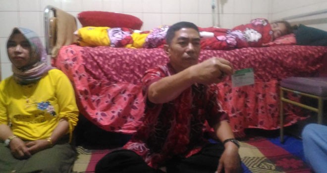 Keluarga korban saat berada di RS DKT. Foto : Gusnadi / Jambiupdate