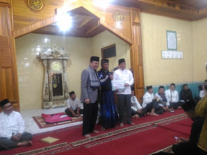Bupati Kerinci saat melakukan kegiatan Safari Ramadhan. 