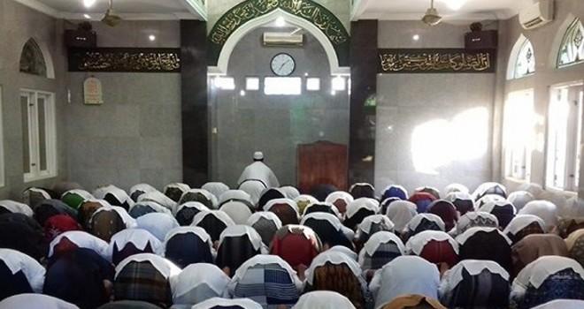 Sholat Terawih. Foto : JPG