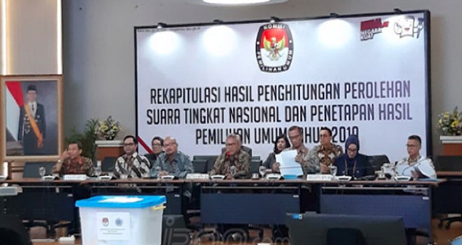 Rekapitulasi hasil perhitungan suara tingkat nasional. Foto : Aristo Setiawan / JPNN