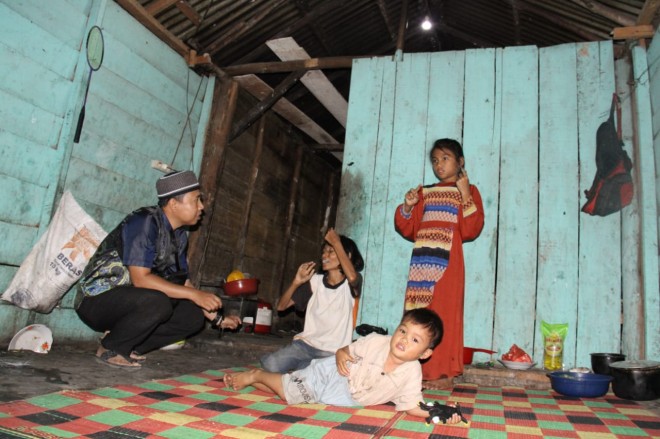 Kisah Pilu Janda Buta Tiga Anak Asal Kerinci, Tinggal Digubuk Tanpa Selimut dan Kasur.