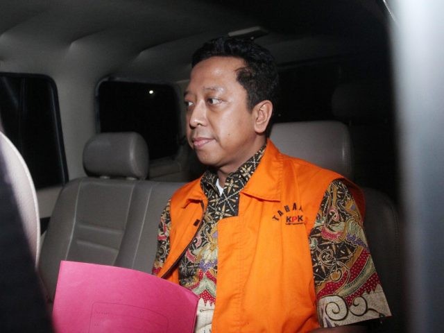 Komisi Pemberantasan Korupsi (KPK) kembali membawa mantan Ketua Umum Partai Persatuan Pembangunan (PPP) Romahurmuziy ke Rumah Sakit Polri Kramatjati. (Fedrik/JawaPos)