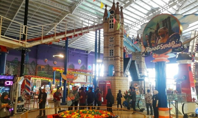 Trans Mini Studio serta arena bermain bagi anak-anak. Foto : Iwan Kurniawan / Jambiupdate