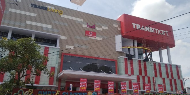 Gerai Transmart Jambi di Jl. Jendral Sudirman, No. 102, Tambak Sari. Foto : Iwan Kurniawan / Jambiupdate