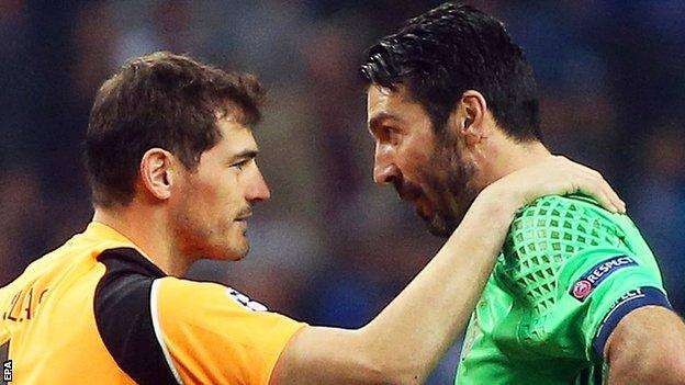  Iker Casillas dan Buffon.