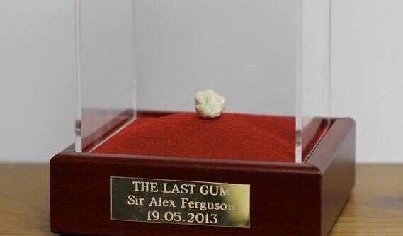 Permen Karet Bekas Kunyahan Pelatih MU Terjual Rp7,2 Miliar. 