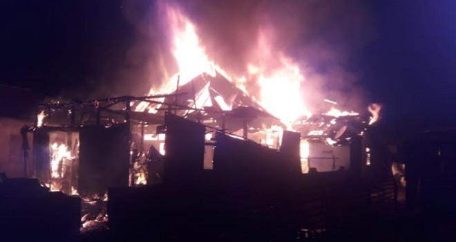 Terbakar, Rumah dan Ruko Milik Kakak Kandung Wako AJB Hangus Terbakar.