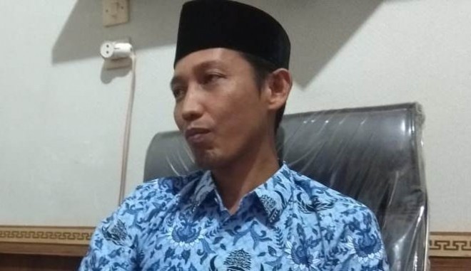 Hamdani, Kabag Pengadaan Barang Jasa,Setda Sarolangun saat dikonfirmasi diruang kerjanya. FOTO: HADINATA